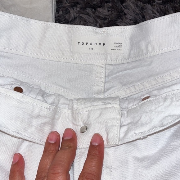 Topshop Dad jean in white waist is 30 length is 30.  Some fraying on hem. - Picture 6 of 7